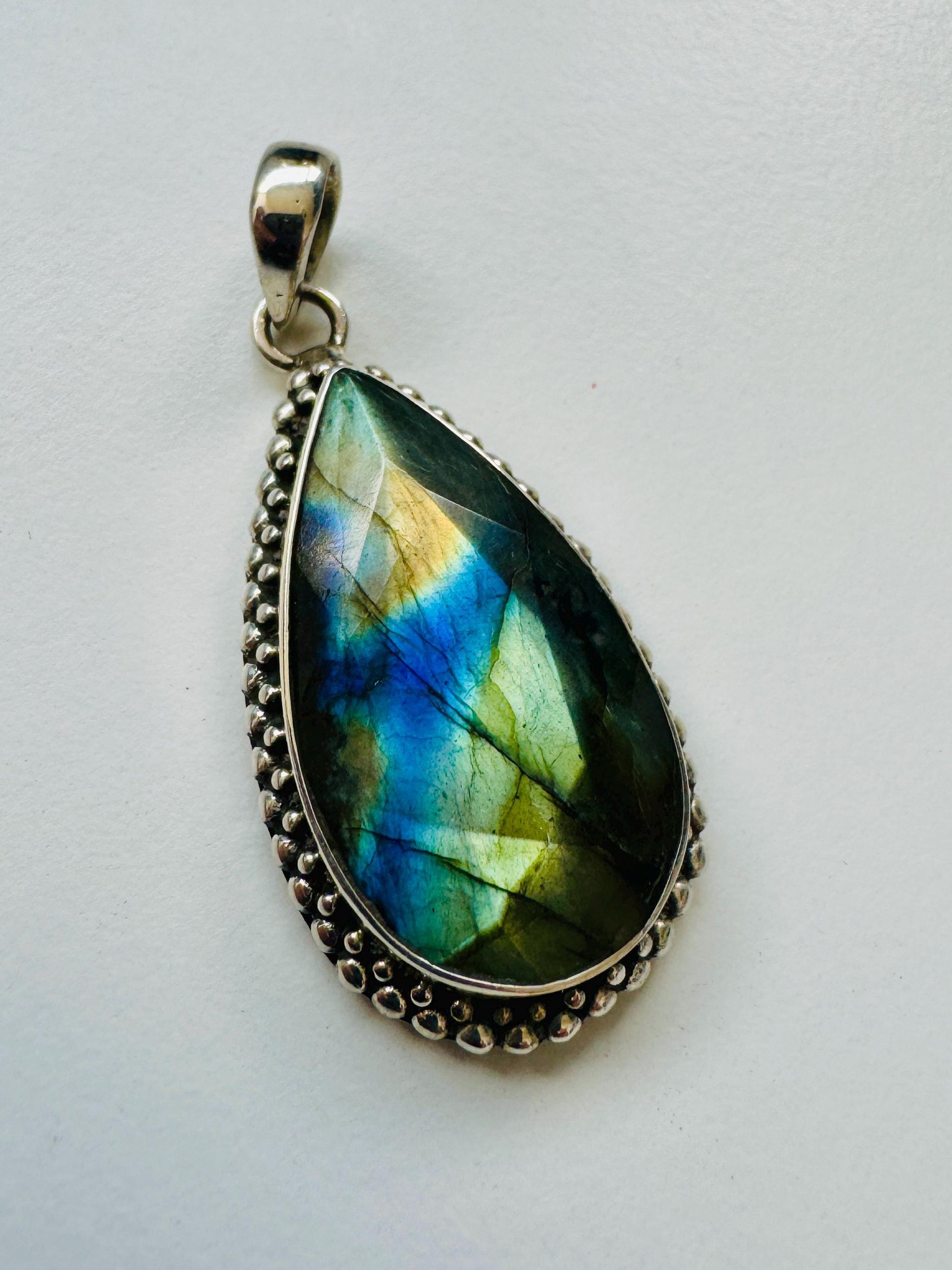 Teardrop Labradorite Pendant - JayKayBoutiqueOnline