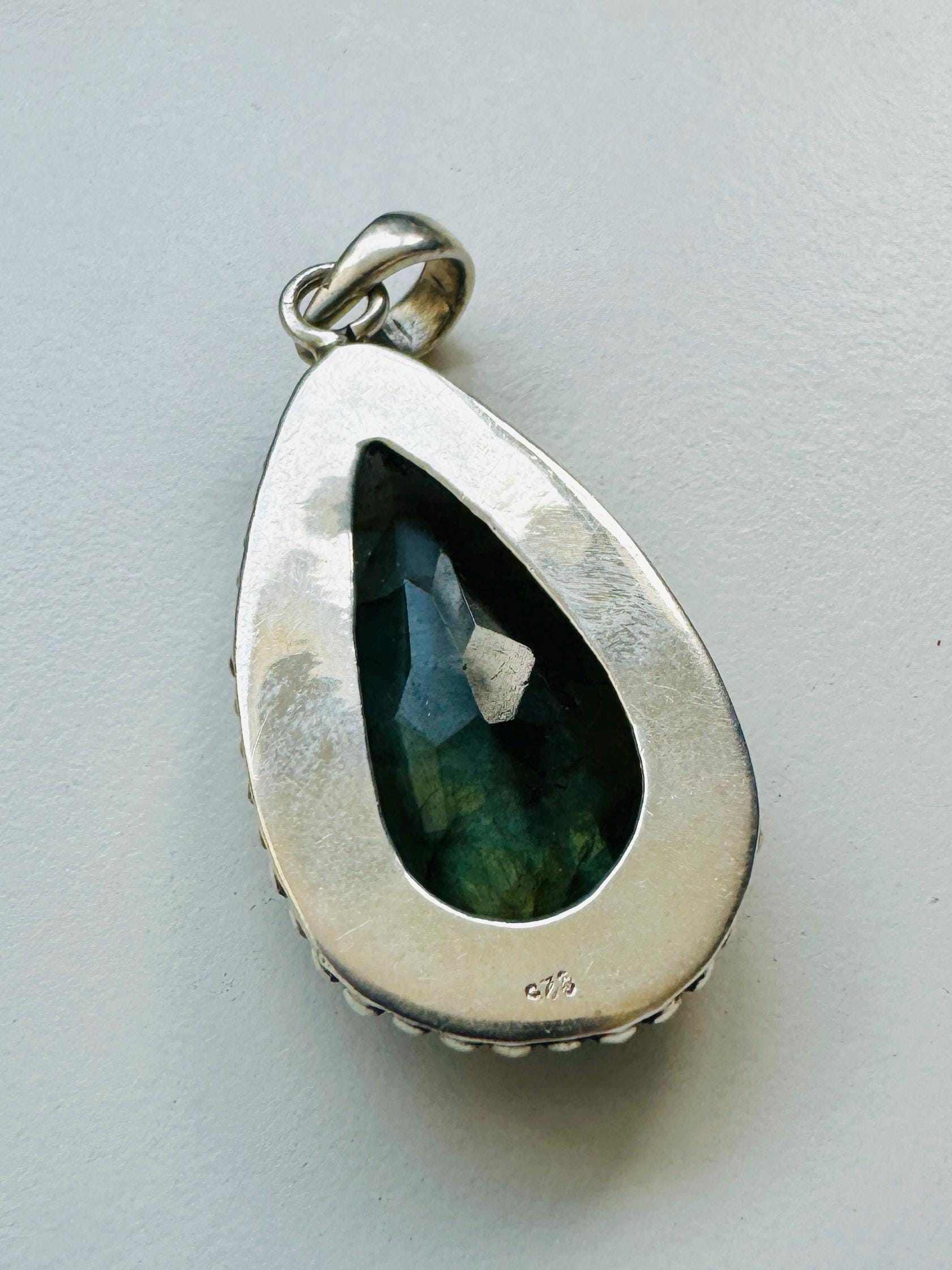 Teardrop Labradorite Pendant - JayKayBoutiqueOnline