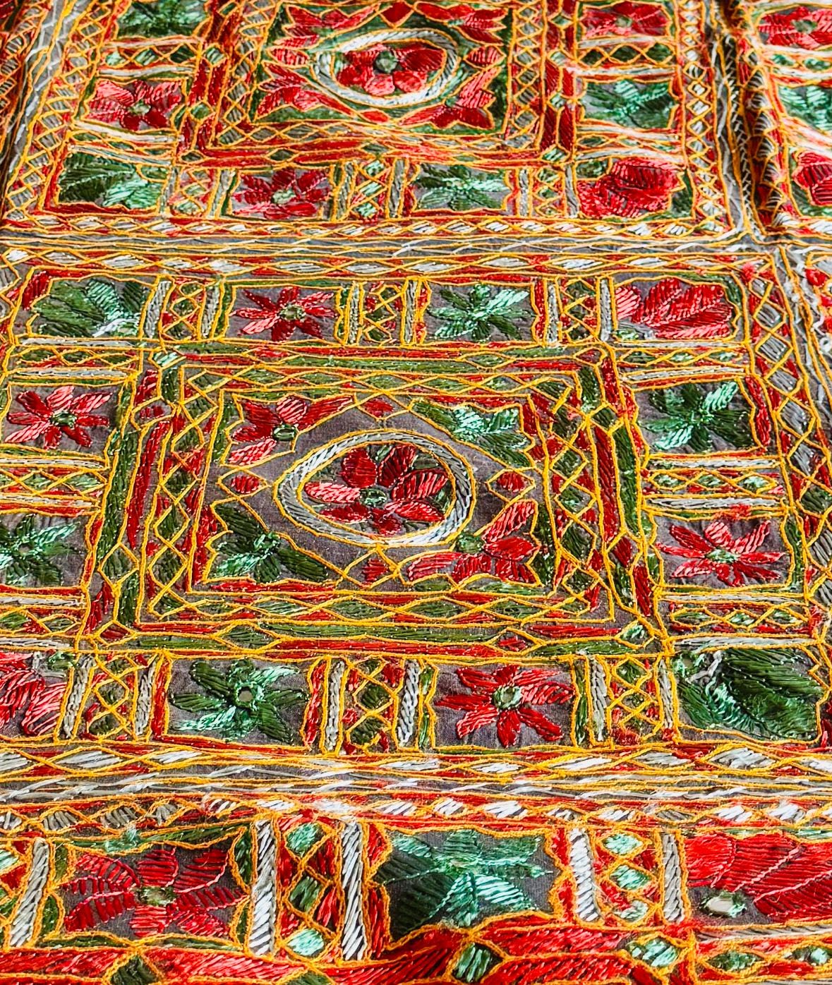 Indian Mirrorwork Hand Made Bedspread - JayKayBoutiqueOnline